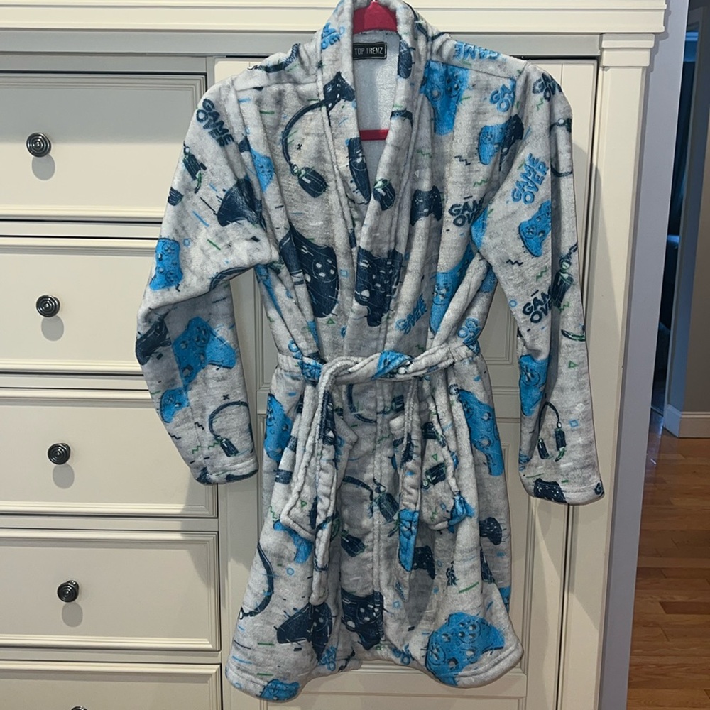 Boys Size 10-12 TOP TRENZ Video Game Robe